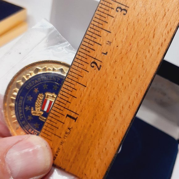 FBI DEPARTMENT OF JUSTICE 1.75" CHALLENGE COIN & FBI DOJ .75" LAPEL~ HAT PIN - Picture 8 of 9